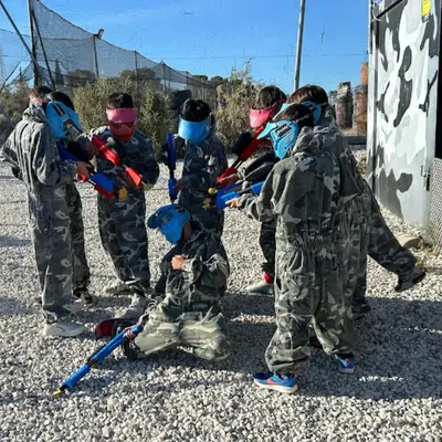 Paintball adulto con zona de barbacoa en Alicante