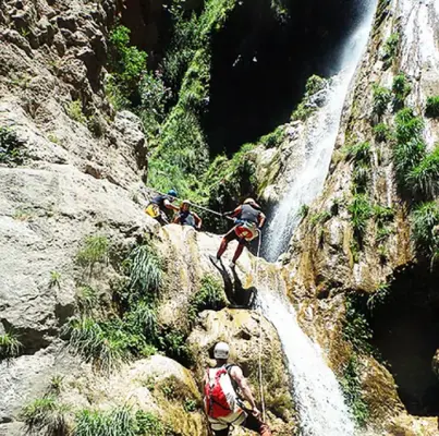 Barranquismo acuático nivel técnico en el Barranco de Otonel en Valencia