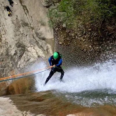 Barranquismo acuático en el barranco Artazul en Aizpún, Navarra