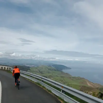 Ruta guiada en bicicleta por carretera por la Costa Vasca desde San Sebastián