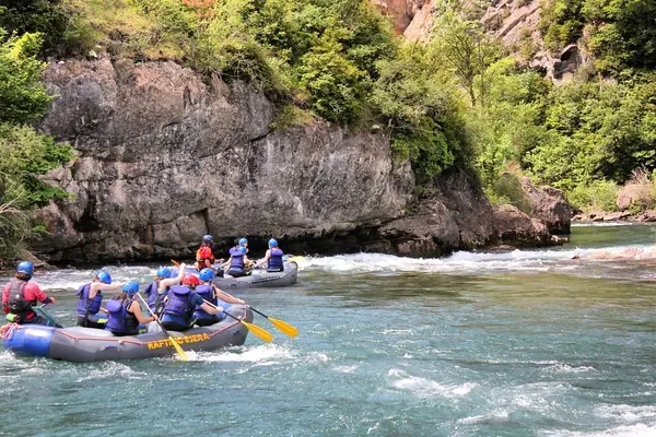 Rafting en el río Ésera por la tarde desde Santa Liestra y San Quílez