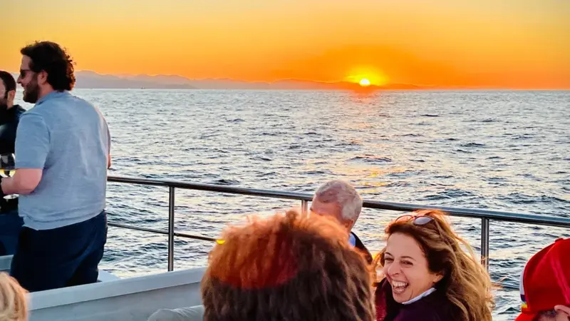 Paseo privado en catamarán desde el Puerto de San Sebastián