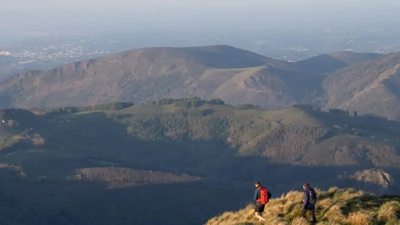 Excursión guiada de senderismo a Aiako Harriak, Guipúzcoa