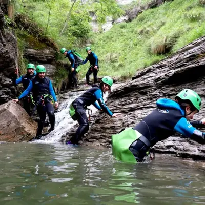 Barranquismo acuático en el barranco de Agiñaga en Agíñiga, Álava