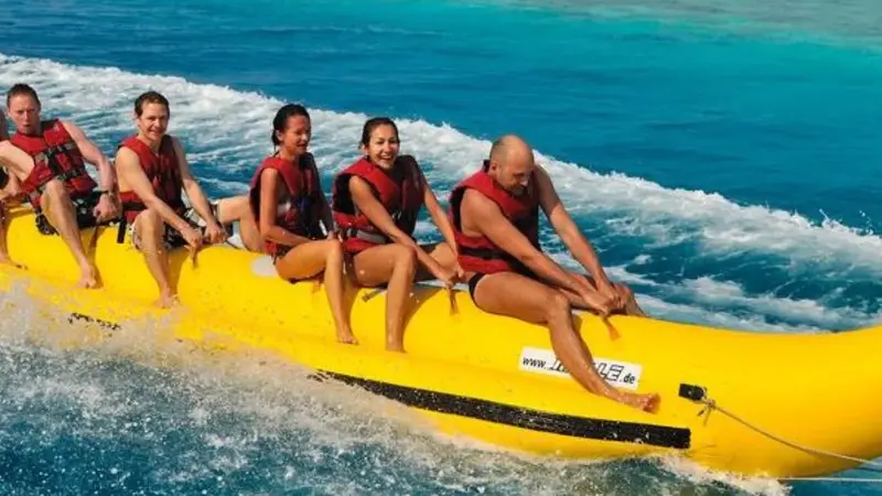 Banana Boat en la Playa de Mil Palmeras, Alicante