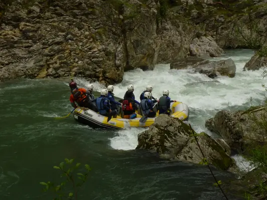 Rafting en los Picos de Europa por las bravas aguas de los ríos Deva y Cares