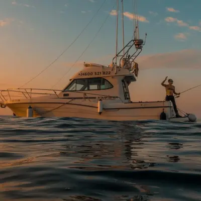 Paseo en barco al atardecer para disfrutar de la puesta de sol en San Sebastián, Guipúzcoa