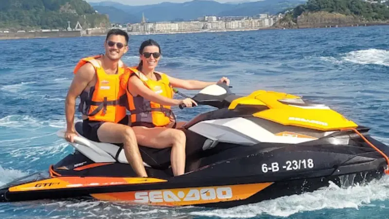 Ruta en moto de agua desde el Puerto Deportivo de San Sebastián-Donostia a Pasaia