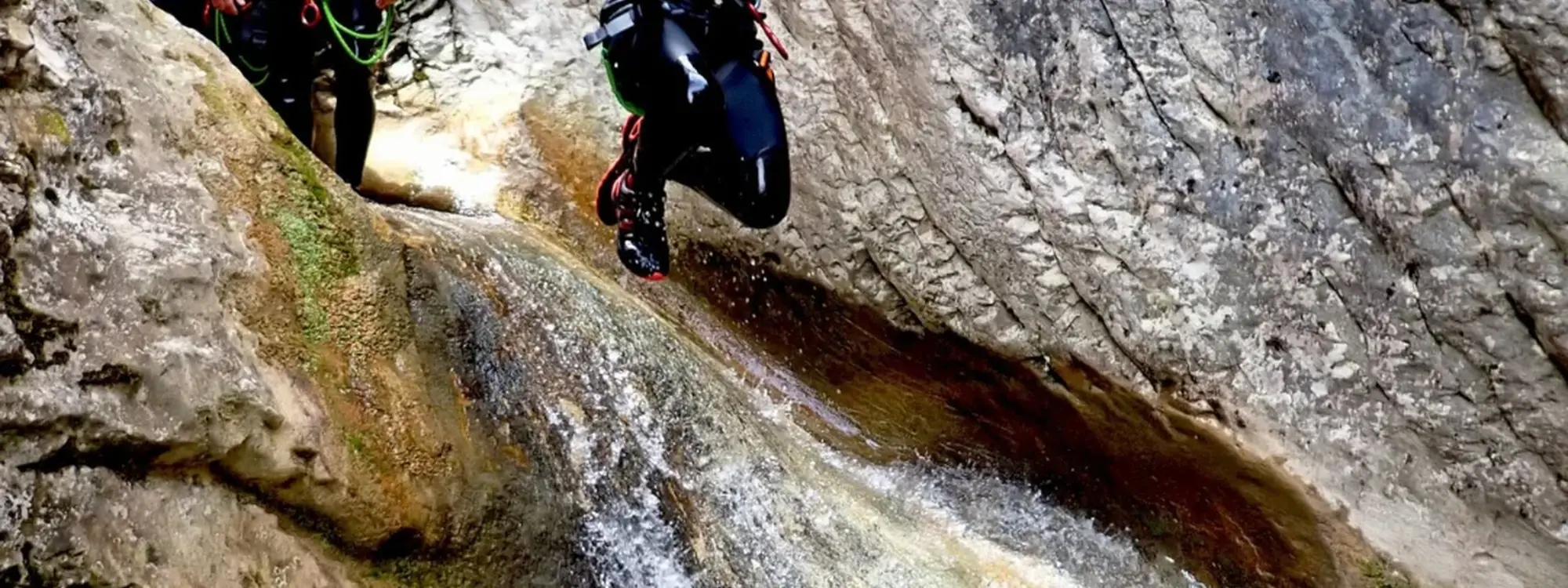 Barranquismo acuático en el barranco Artazul en Aizpún, Navarra