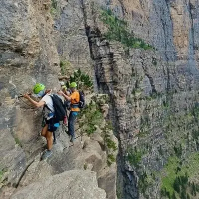Senderismo por la Faja de las Flores en el Parque Nacional de Ordesa