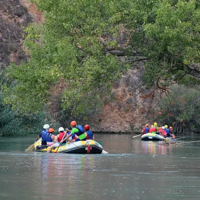 Rafting por el río Segura en el Cañón de los Almadenes con visita a las cuevas de los Monigotes y de las Nutrias