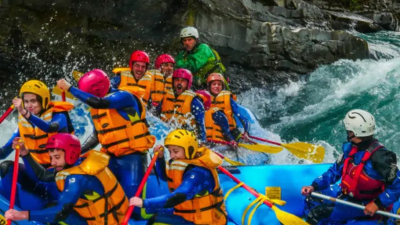 Rafting en el río Aragón en la Canal de Berdún