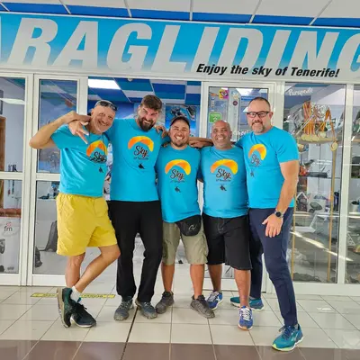 Vuelo de parapente PREMIUM con el campeón nacional Daniel Crespo en Adeje, Tenerife