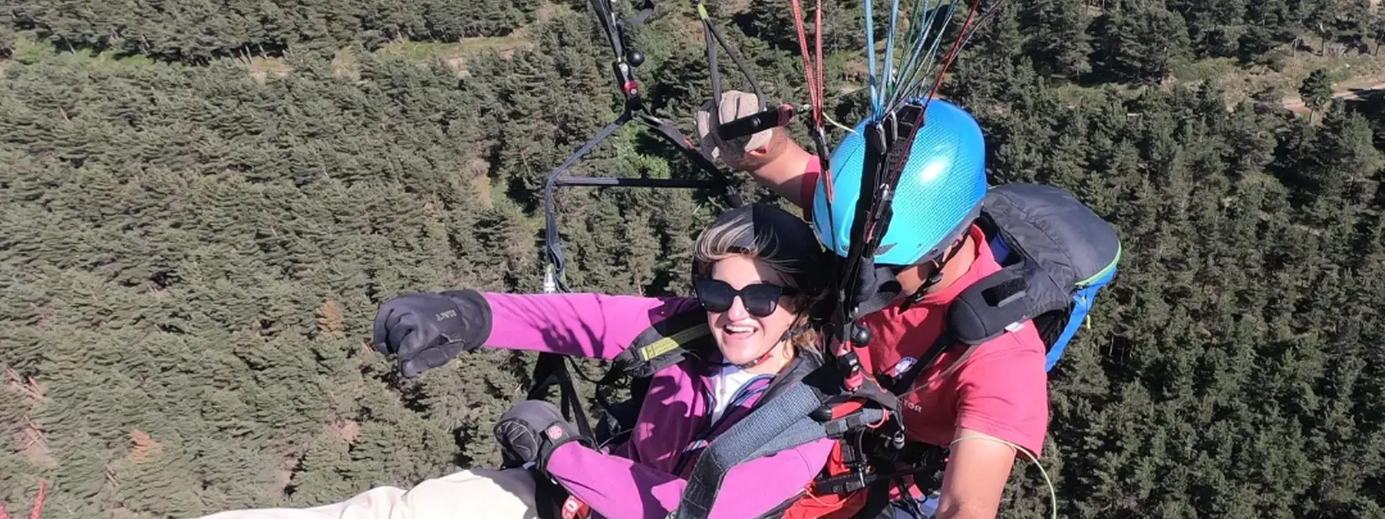 Bautismo de vuelo en parapente en Somosierra sobre el Valle del Lozoya