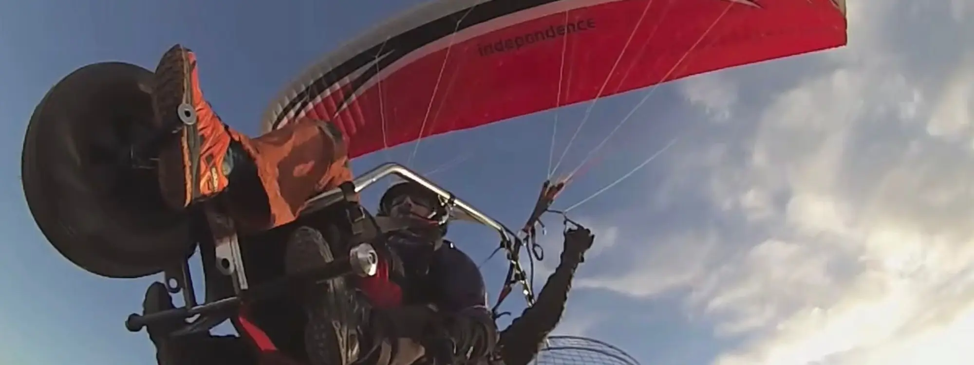Bautismo de vuelo en paramotor sobre los campos de Valdelaguna