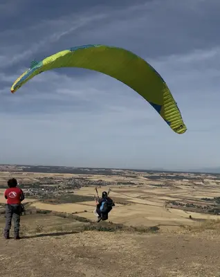 Bautismo de vuelo en parapente en La Muela de Alarilla