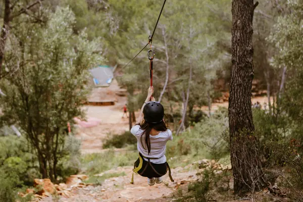 Circuito aéreo con tirolinas para niños en Estivella