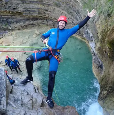 Barranco de Os Lucas de nivel intermedio en el Valle de Tena