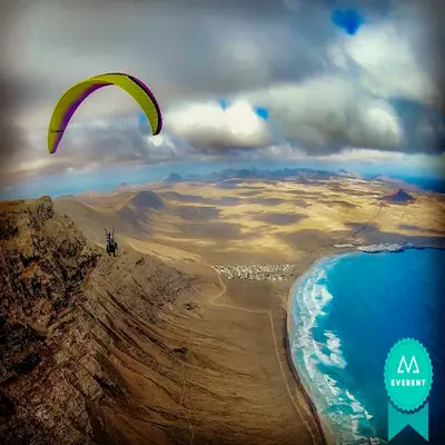 Parapente en Lanzarote | Vuelos biplaza, acrobáticos y VIP