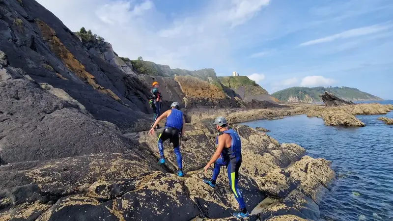 Coasteering por la zona costera de Ribadesella, Asturias