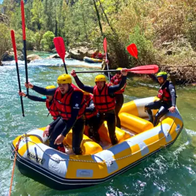 Rafting por las bravas aguas del río Mijares desde Montanejos, Castellón