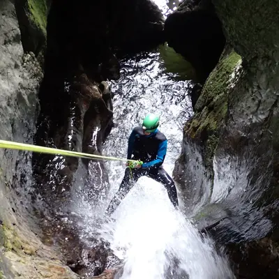Barranquismo acuático en el barranco de la Leze en Eguino, Álava