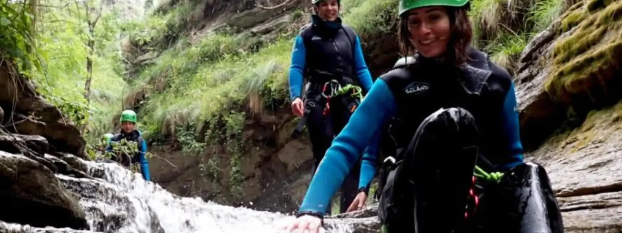 Barranquismo acuático en el barranco de Agiñaga en Agíñiga, Álava