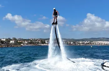 Experiencia Flyboard Sitges: Adrenalina en el agua - 1 hora