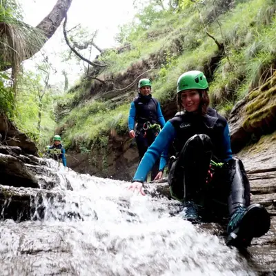 Barranquismo acuático en el barranco de Agiñaga en Agíñiga, Álava