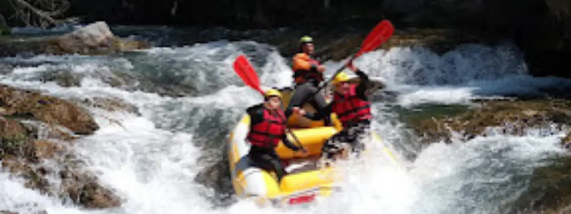 Descenso de rafting en Montanejos por el río Mijares