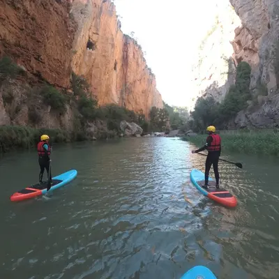Travesía en Paddlesurf por las aguas del Embalse de Arenoso desde Montanejos, Castellón