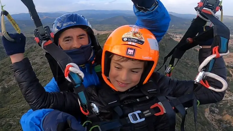 Bautismo de vuelo en parapente en Villar del Arzobispo