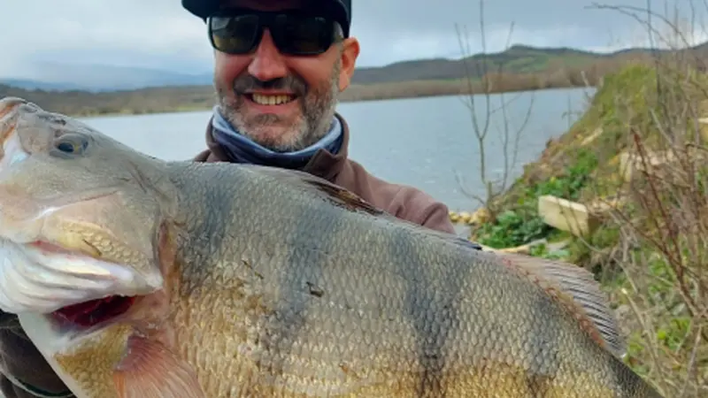 Jornada de Pesca guiada en los embalses alaveses