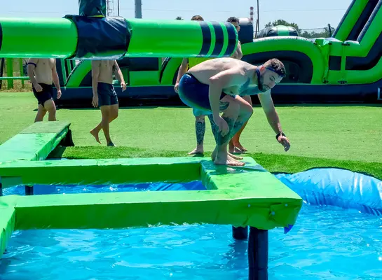 Pack de humor amarillo de verano + paintball en La Canonja