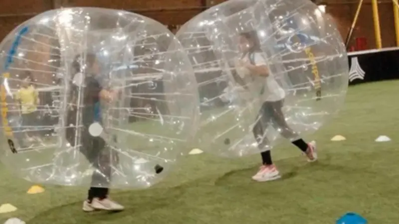 Gymkhana con Bubble y Archery para adultos en Barcelona