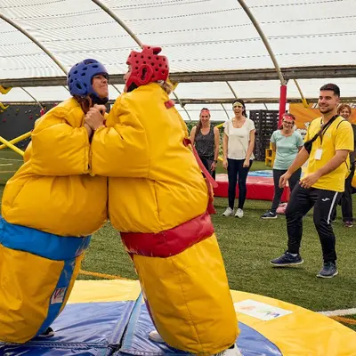 Humor amarillo para adultos con barbacoa al sur de Madrid en Navalcarnero