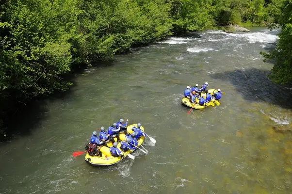 Rafting de aguas bravas en el río Cares desde Arriondas, Asturias