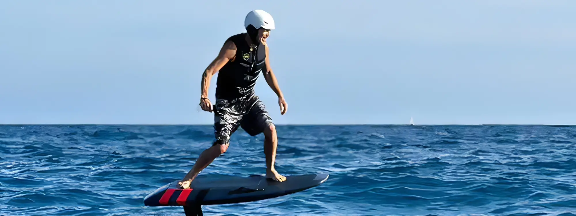 Aventura en e-foil con instrucción en Sitges