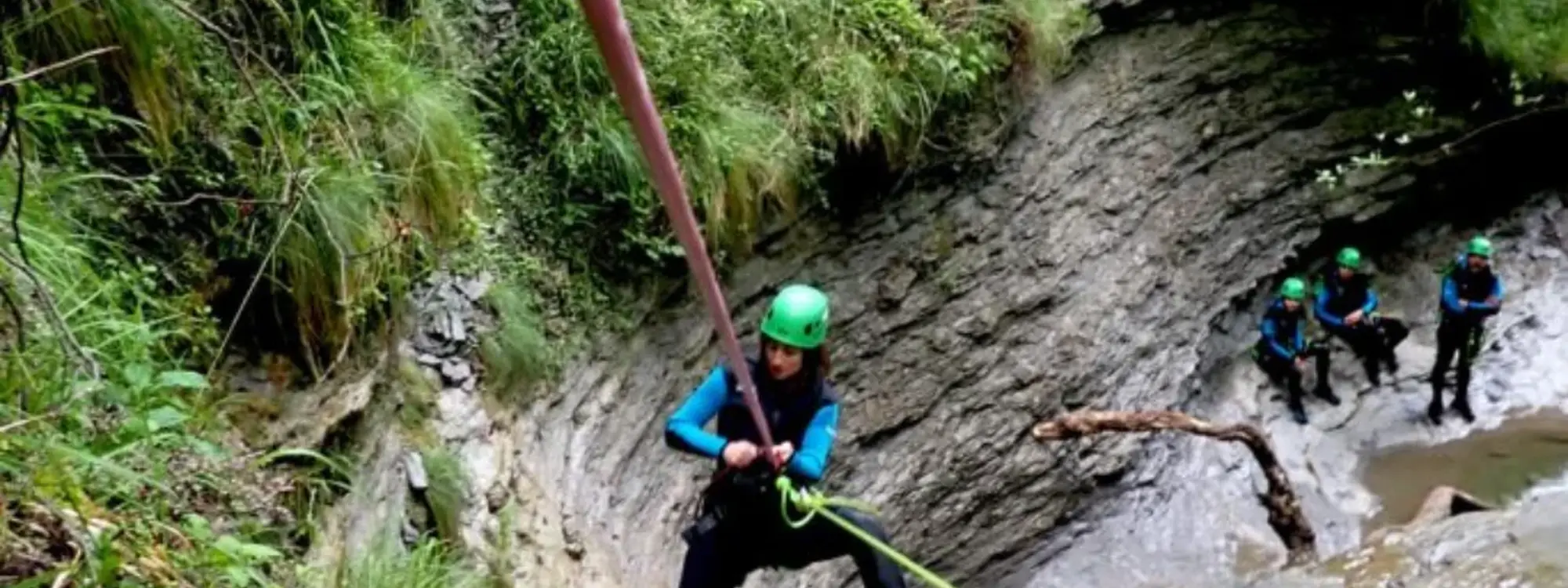 Barranquismo acuático en el barranco de Agiñaga en Agíñiga, Álava