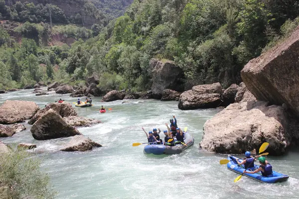 Rafting en el río Ésera por la mañana desde Santa Liestra y San Quílez