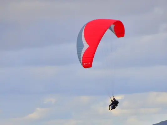 Bautismo de vuelo en parapente en Sopelana, playa de Barinatxe