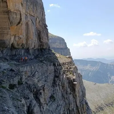 Senderismo por la Faja de las Flores en el Parque Nacional de Ordesa