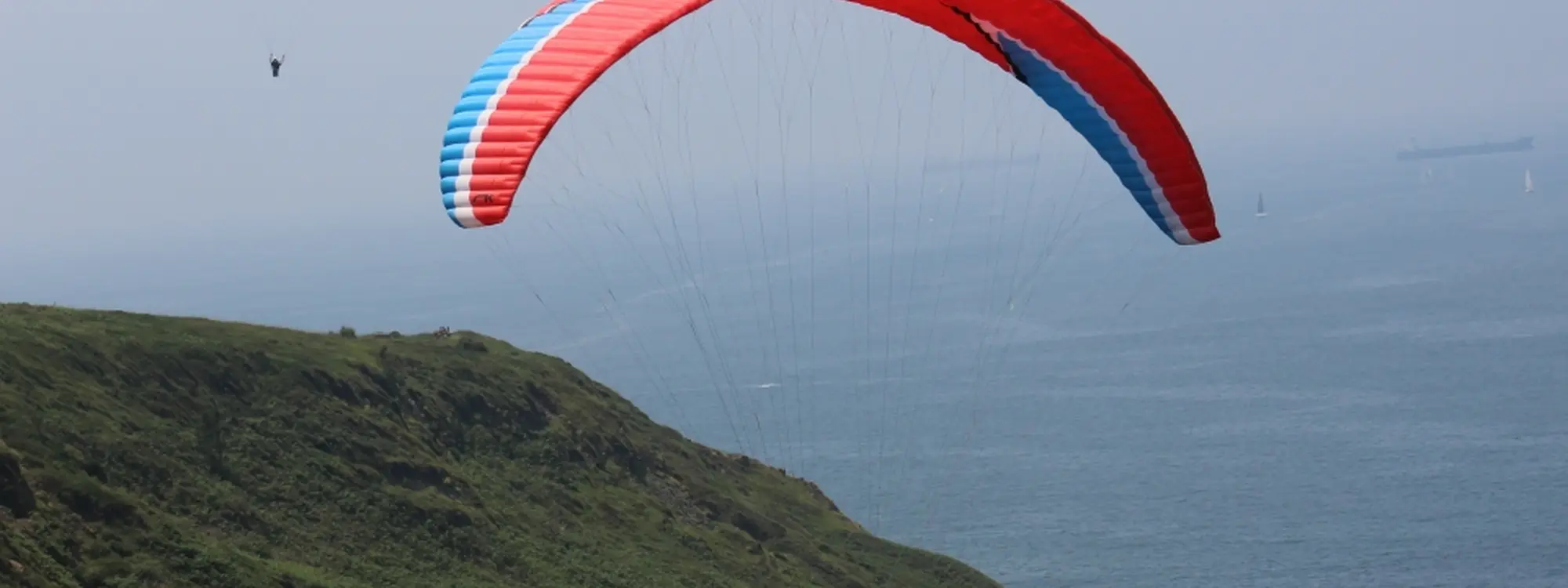 Bautismo de vuelo en parapente en Sopelana, playa de Barinatxe