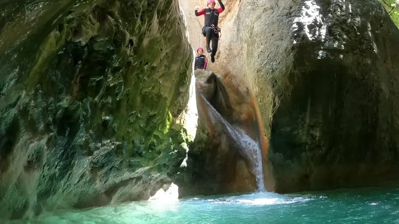 Barranquismo acuático nivel iniciación en el Barranco de Mela desde Abdet