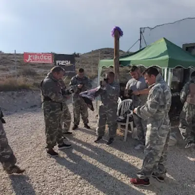 Paintball adulto con zona de barbacoa en Alicante