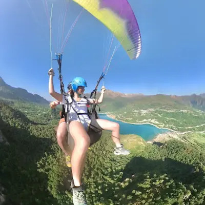 Vuelo en parapente biplaza sobre el Valle de Tena, Pirineo Aragonés