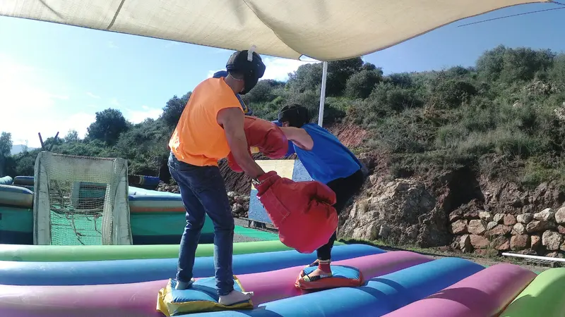 Circuito de humor amarillo con barbacoa y paella en Campanillas