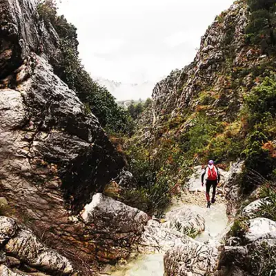 Barranquismo nivel iniciación en el Barranco de la Canal en Beniardá