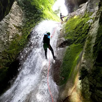 Barranquismo acuático en el barranco Artazul en Aizpún, Navarra