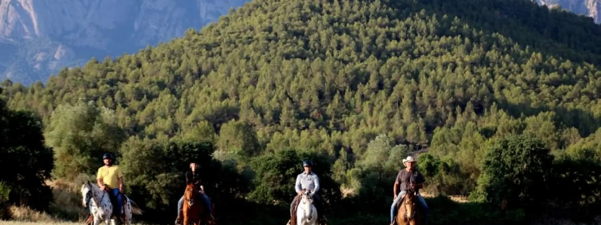 Ruta a caballo en Montserrat desde Castellbell i el Vilar